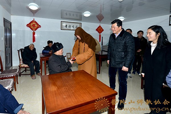 佛教-会长道慈大和尚一行赴佛教颐养堂和本山敬老院新春慰问