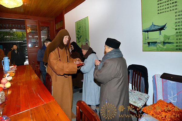 佛教-会长道慈大和尚一行赴佛教颐养堂和本山敬老院新春慰问