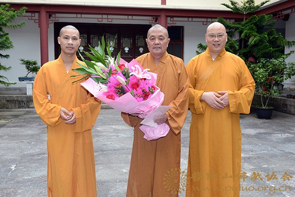 佛教-佛协委派代表赴杨枝禅林慰问印全长老73岁寿诞