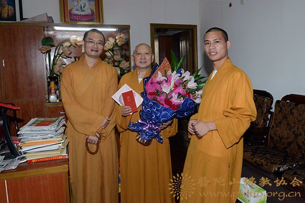 佛教-佛协领导为普济禅寺智禅长老庆祝79岁寿诞