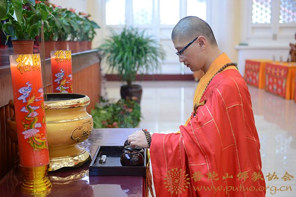 佛教-中国佛学院普陀山学院副院长会闲法师于宝陀讲寺作《佛陀的教育》佛学专题讲座