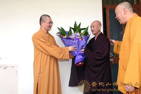 佛教-佛协领导慰问颐养堂体觉长老、礼求长老生日