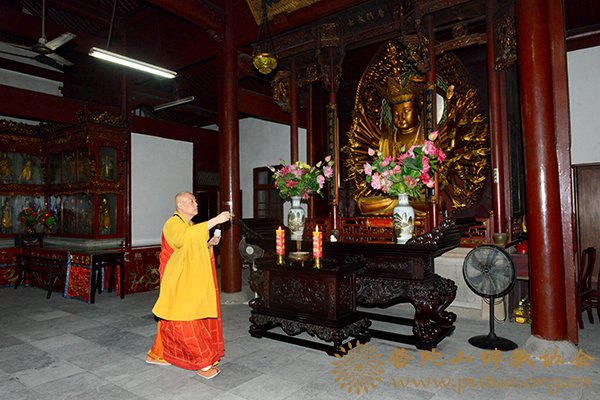 佛教-普陀山佛教协会全山执事第二十二期共修观音七法会在普济禅寺隆重举行熏坛仪式