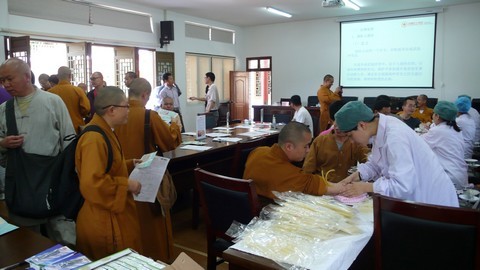 普陀山-普陀山佛协僧众和职工踊跃参加义务献血活动