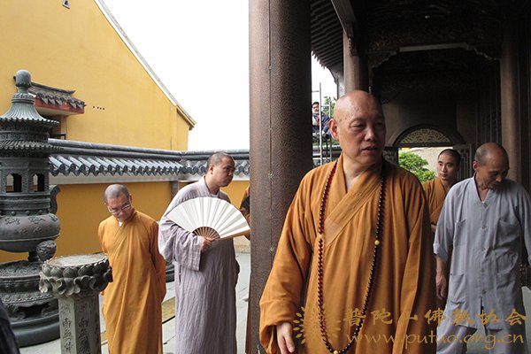 装修-道慈会长赴紫竹林检查卧佛殿工程装修进展工作