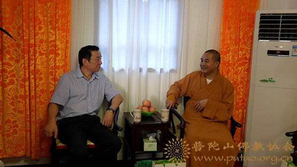 佛教-普陀山管委会党委书记、主任蒋志伟一行8人赴普陀山佛教颐养堂慰问