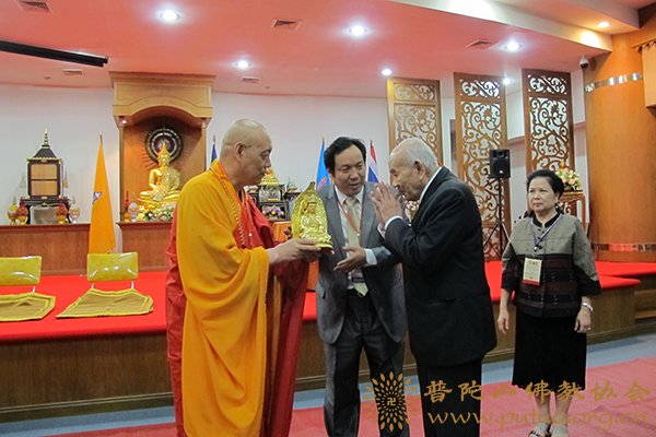 佛教-中国佛教代表团应邀赴泰进行友好访问参加泰僧王颂得帕耶纳桑文座下百岁华诞庆典大会
