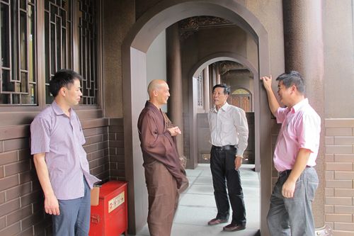 台风-今年第23号秋季强台风“菲特”期间沈小杨副会长率综治办赴全山海边寺院检查防台