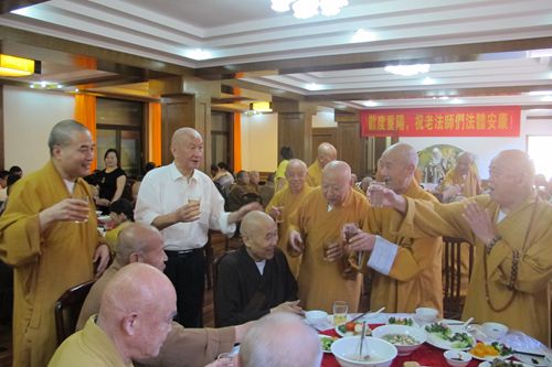 佛教-九月初九普陀山佛教颐养堂老年僧尼欢度重阳节