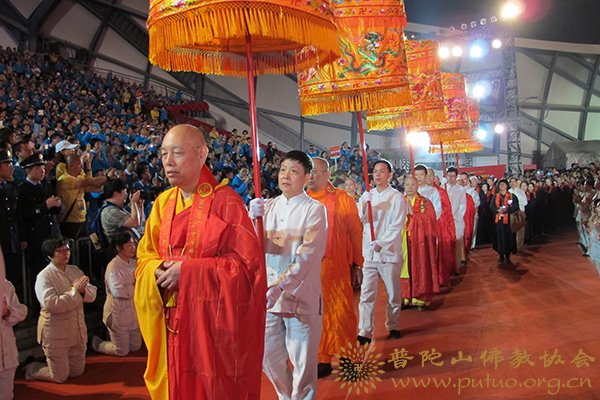 佛教-道慈大和尚应邀出席深圳2013年万众普佛供灯祈福大典