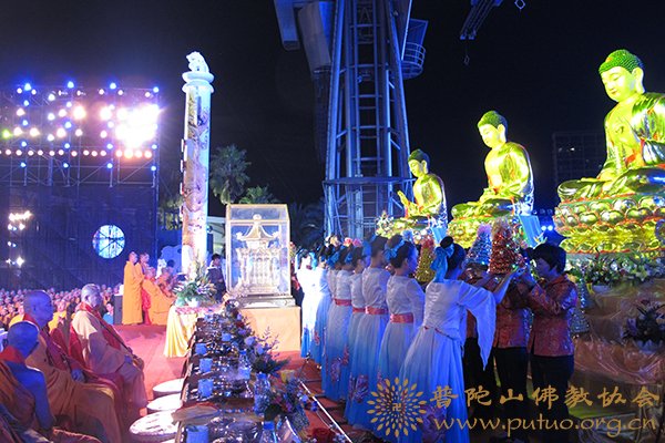 佛教-道慈大和尚应邀出席深圳2013年万众普佛供灯祈福大典