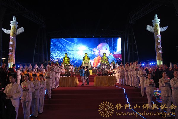 佛教-道慈大和尚应邀出席深圳2013年万众普佛供灯祈福大典