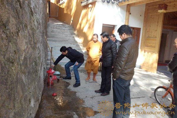消防-佛协综治办赴全山各寺庵作检查香会期前安全工作