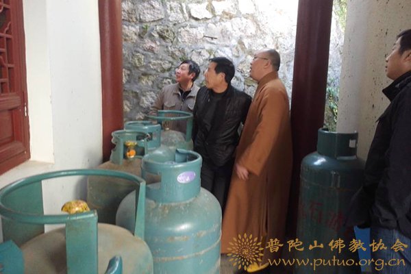 消防-佛协综治办赴全山各寺庵作检查香会期前安全工作