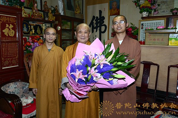 佛教-佛协委派代表赴普济禅寺慰问云空长老83岁生日