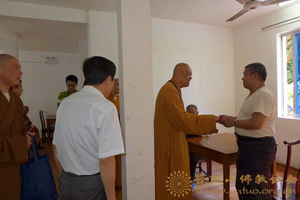 佛教-道慈会长赴本山敬老院和佛教颐养堂端午节慰问