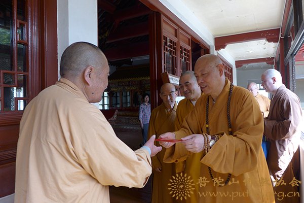 佛教-道慈会长赴本山敬老院和佛教颐养堂端午节慰问