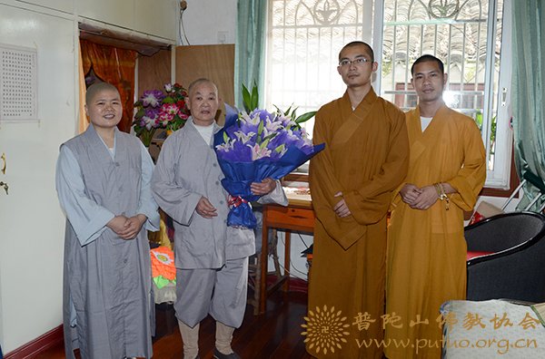 佛教-佛协委派代表慰问佛教颐养堂老年僧尼生日