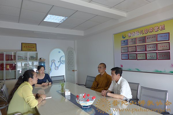 幼儿园-沈小杨副会长赴普济幼儿园慰问“六一”儿童节