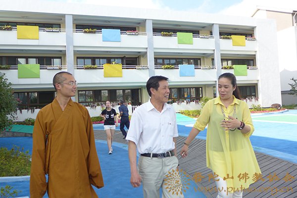 幼儿园-沈小杨副会长赴普济幼儿园慰问“六一”儿童节