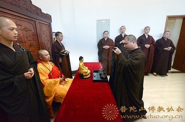 佛教-慧贤法师应邀于宝陀讲寺作《佛教戒律与人的欲望》佛学专题讲座