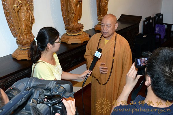 普陀山-普陀山佛协向云南鲁甸地震灾区捐善款200万元