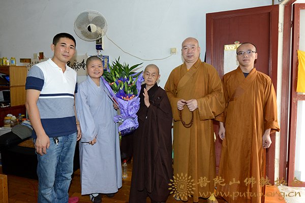 佛教-佛协领导赴常乐禅院慰问淳悟长老尼87岁生日