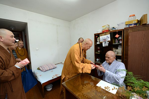 中秋节-道慈大和尚赴本山敬老院和佛教颐养堂中秋节慰问