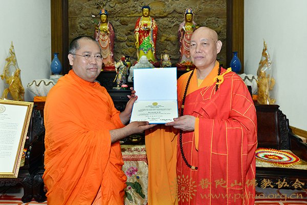 佛教-本会会长道慈大和尚荣获泰国摩诃朱拉隆功大学宗教管理专业荣誉博士