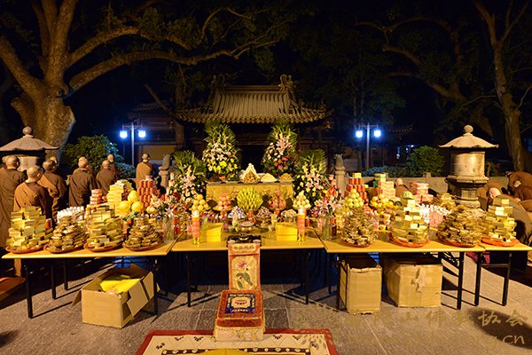 普陀山-甲午年八月十五传统中秋佳节普陀山普济禅寺隆重举行“拜月”祈福