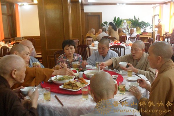 佛教-九月初九普陀山佛教颐养堂老年僧尼欢度重阳节