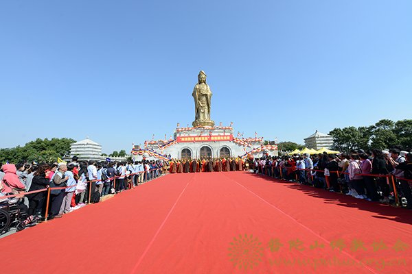 佛教-“南海观音 慈应宝岛”佛像开光法会在普陀山南海观音广场隆重举行