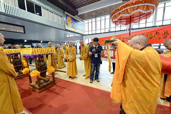 南海观音-“南海观音 慈应宝岛”宝像奉安台湾离岛活动在高雄宏法寺隆重举行