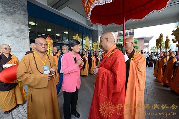南海观音-“南海观音 慈应宝岛”宝像奉安台湾离岛活动在高雄宏法寺隆重举行