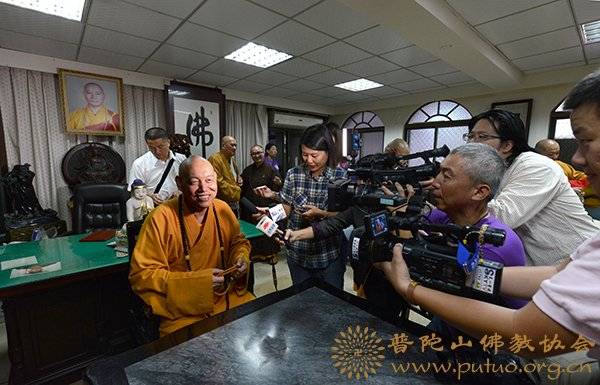 南海观音-“南海观音 慈应宝岛”宝像奉安台湾离岛活动在高雄宏法寺隆重举行