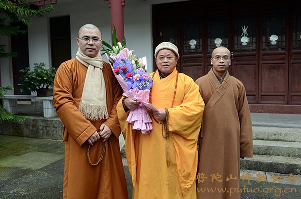 佛教-佛协委派代表慰问颐养堂华昌、惟行两位长老生日