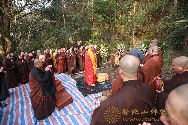 佛教-普陀山佛教协会举行上道下生长老灵骨安奉法会