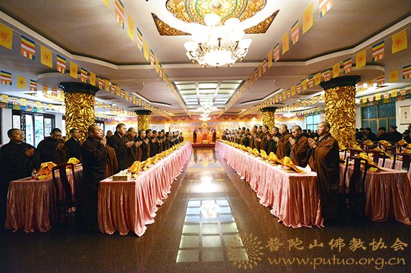 佛教-普陀山佛教协会全山执事第二十六期共修观音七法会举行熏坛
