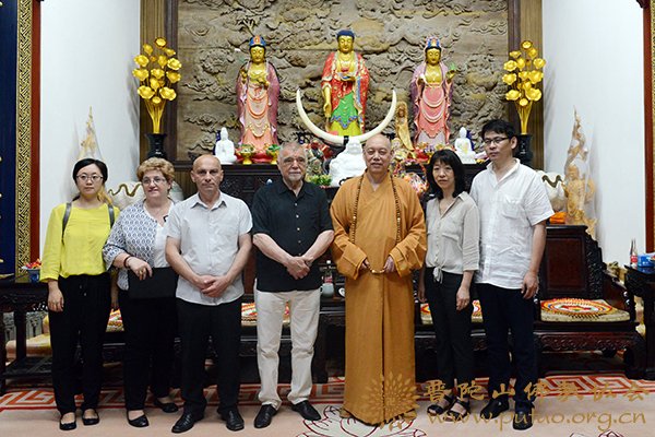 佛教-道慈大和尚接见克罗地亚前总统斯捷潘·梅西奇先生一行