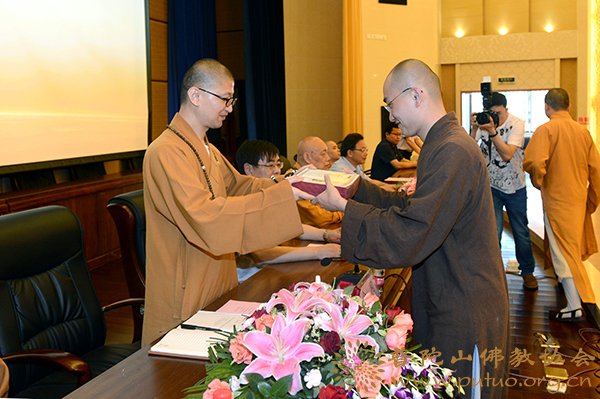 佛教-学院隆重举行2013级预科班毕业典礼
