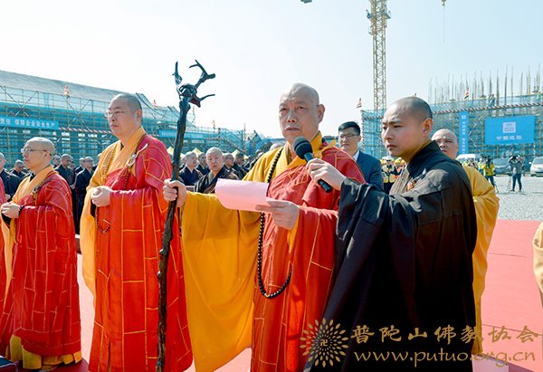 普陀山-普陀山观音法界正法讲寺举行圆通宝殿上梁法会