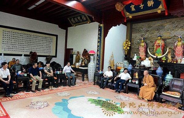 佛教-省人大副主任毛光烈一行视察普陀山