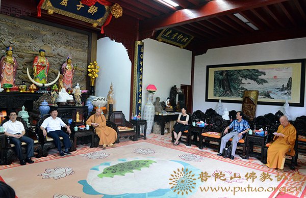 佛教-省人大副主任毛光烈一行视察普陀山