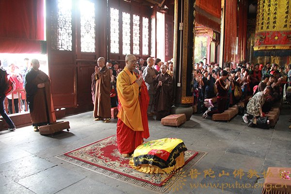 佛教-会长道慈大和尚恭迎慧济禅寺演昌法师出关