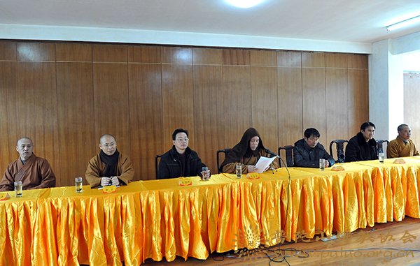 佛教-道慈会长主持召开慧济禅寺僧众职工会议