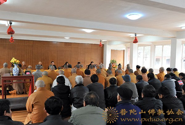 佛教-道慈会长主持召开慧济禅寺僧众职工会议