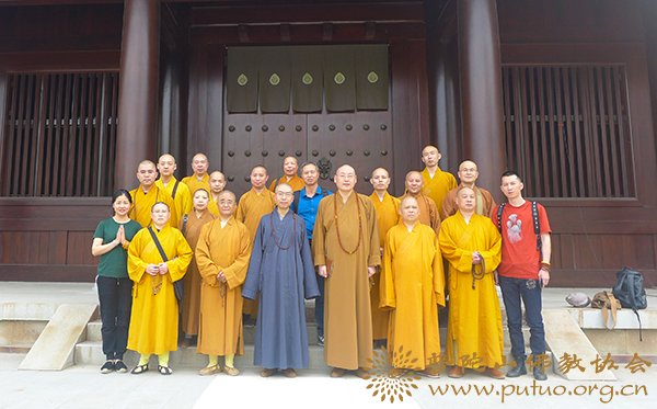 佛教-普陀山佛教协会副会长净旻法师率佛协第三组参学团赴山西参学