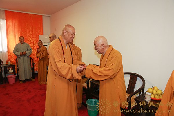 佛教-会长道慈大和尚一行赴佛教颐养堂、普陀山敬老院进行端午节慰问