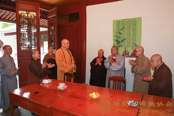 佛教-会长道慈大和尚一行赴佛教颐养堂、普陀山敬老院进行端午节慰问