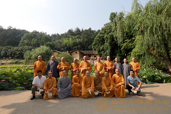 佛教-普陀山佛教协会会长道慈大和尚率佛协第一组参学团赴湖南参访交流
